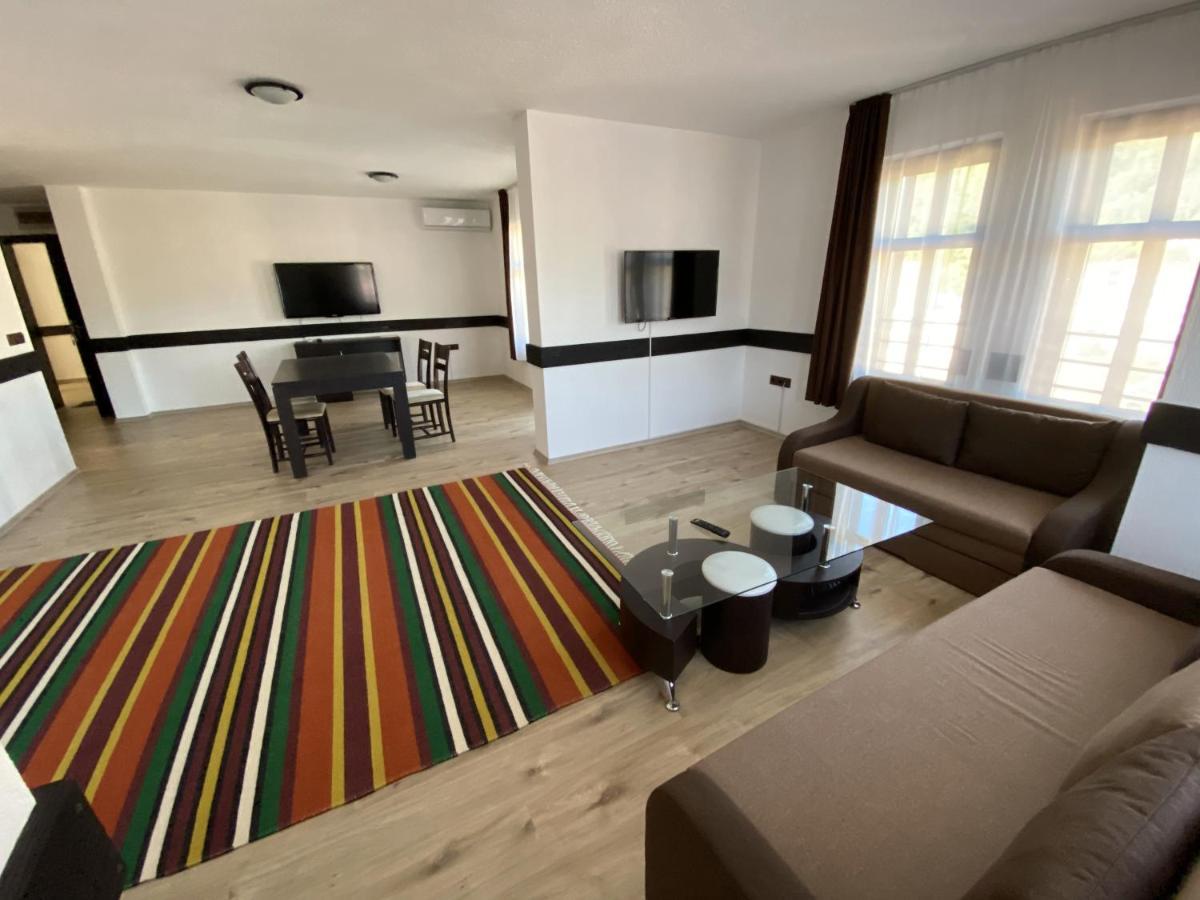Апартхотел "Старият Град" В Етнографски Комплекс Zlatograd Exteriör bild
